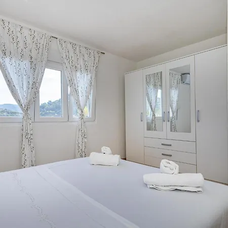 Beautiful In With Kitchen
